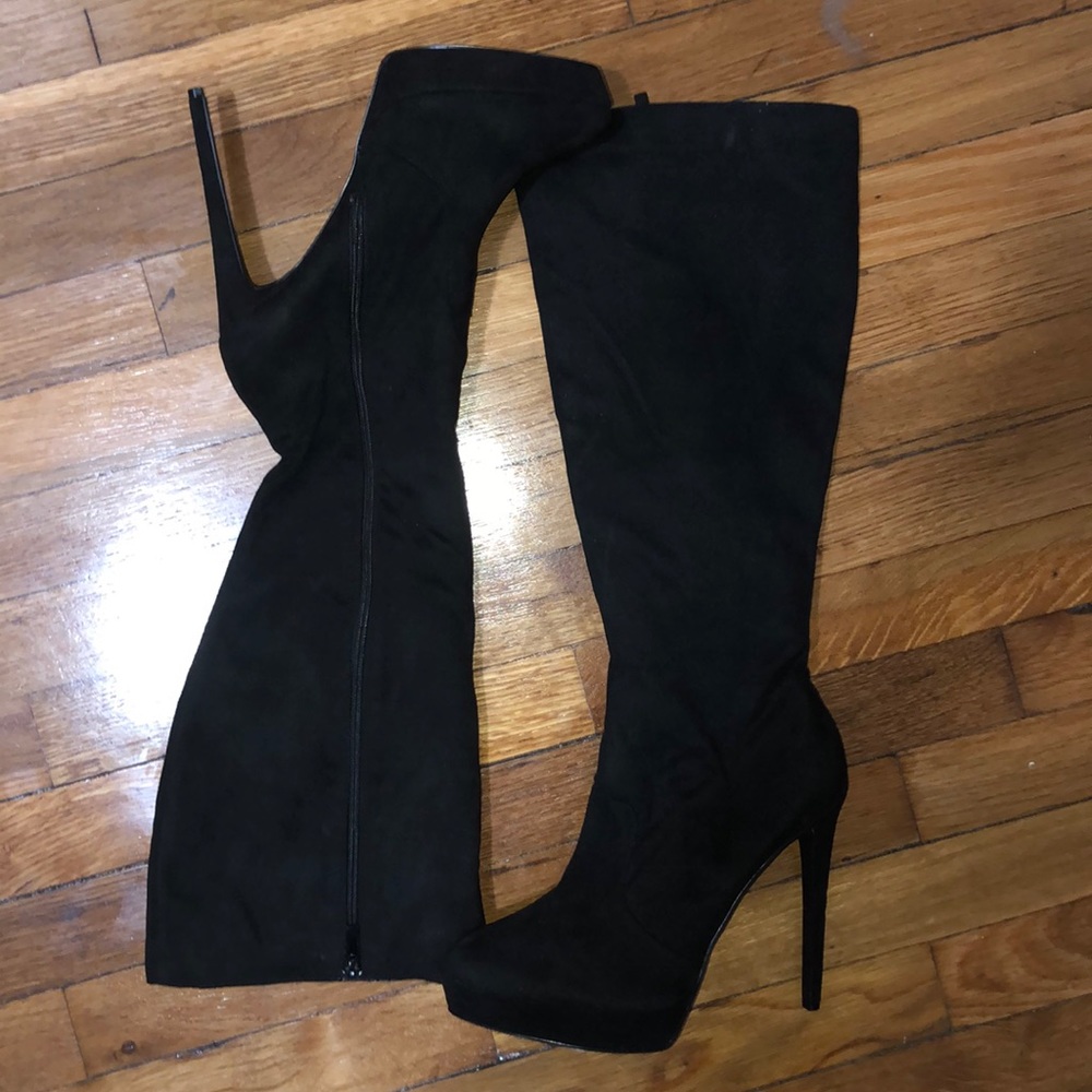 ❌❌SOLD❌❌Knee High Heeled Boots (10W)